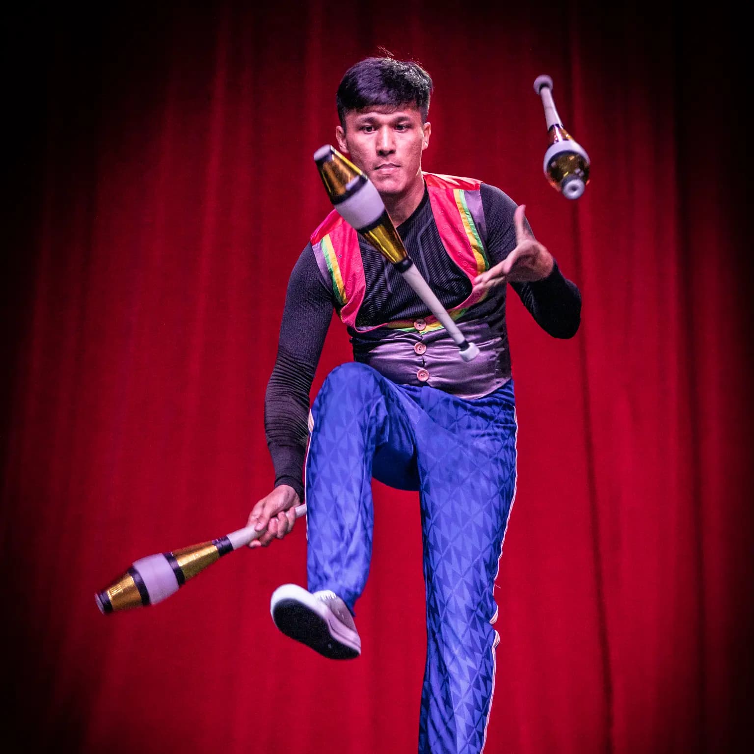 Jama juggling performance